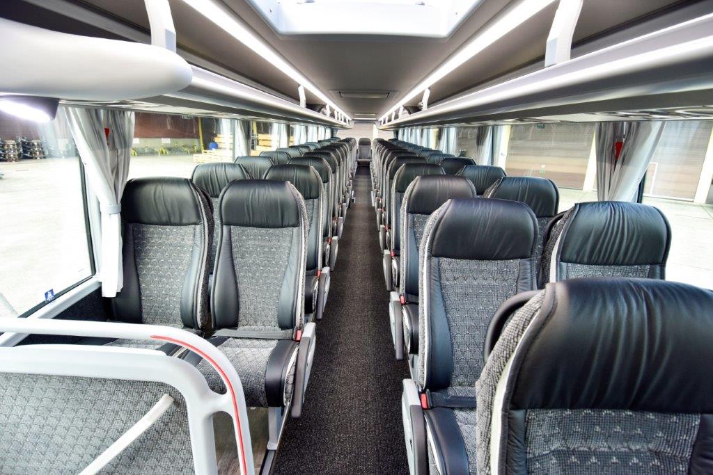 foto interieur dubbeldekker boven 90 persoons